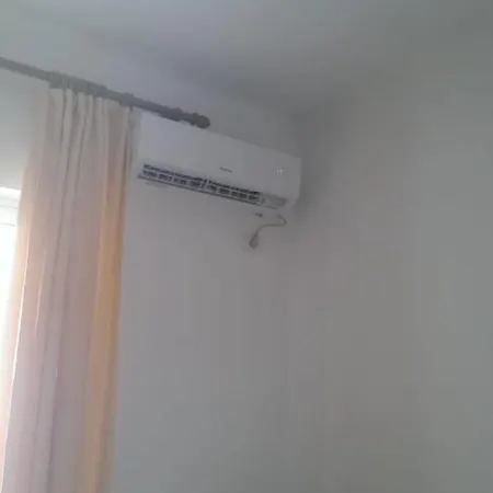 Mona's 1 Apartman *